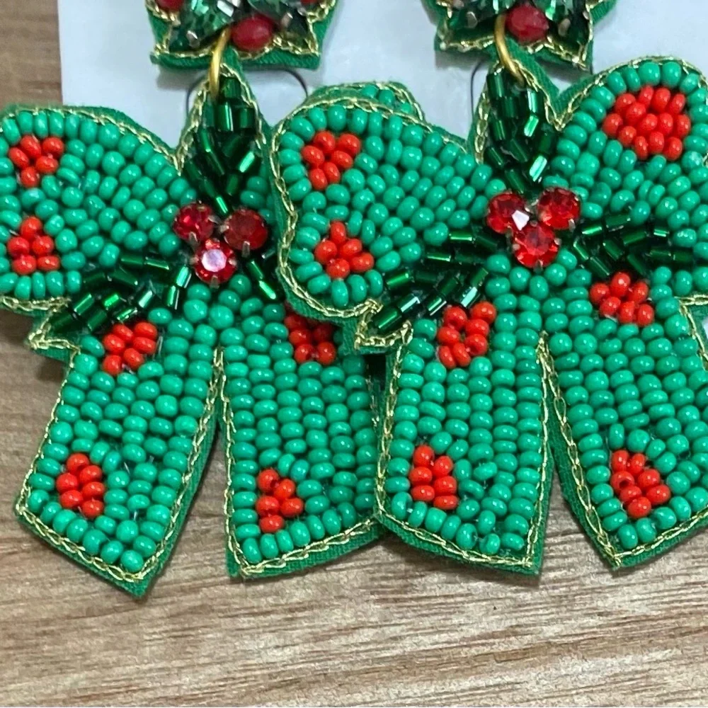 ❤️💚LAST ONE! Red Green Multicolor Beaded Crystal Bow Christmas Earrings - Picture 3 of 3